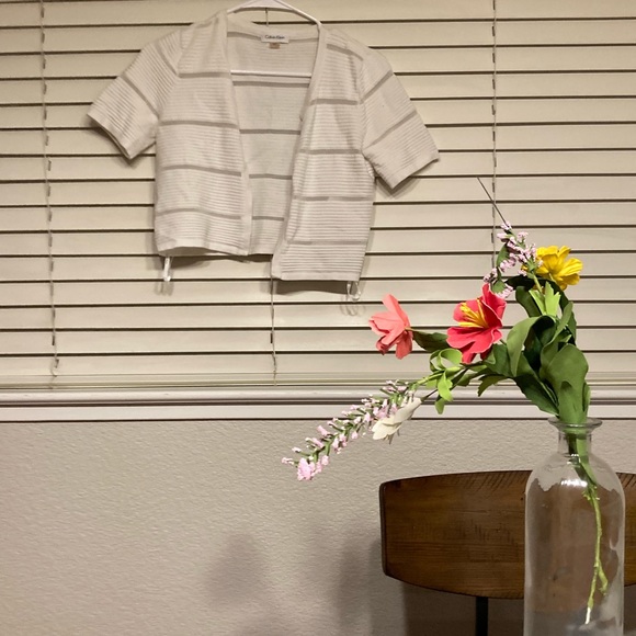 Cute Calvin Klein Blouse - Picture 3 of 3